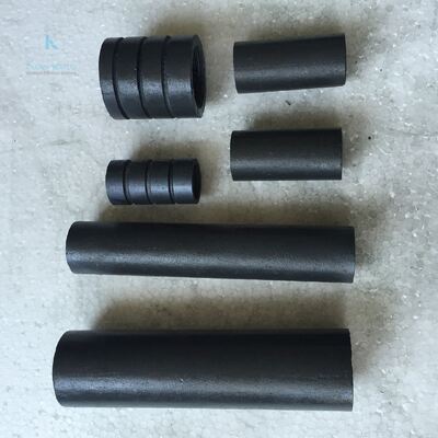 Stabil in sauren und alkalischen Umgebungen. Geschmolzenes Aluminiumoxid. Hohe Mohs-Härte 9. Ideal für Schneid- und Sandstrahlprozesse.